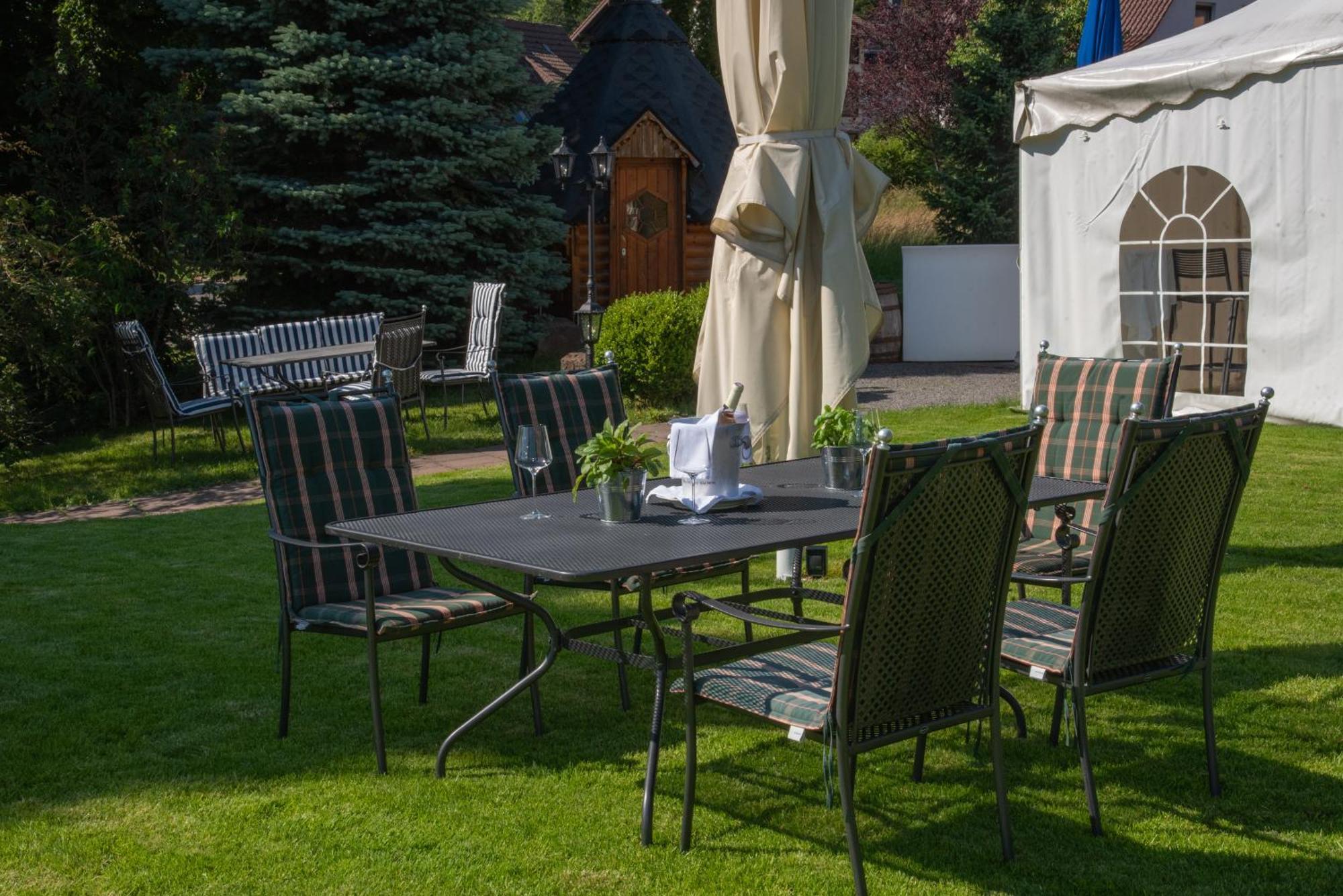 Hotel Restaurant Vinothek Lamm Bad Herrenalb Exterior foto